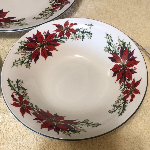 Totally Today Poinsettia On Edge, Green Trim one each Dinner, salad & co… - Picture 5 of 6